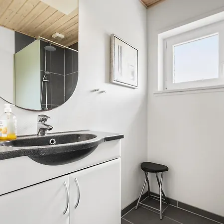 Beautiful In Tarm With Kitchen *